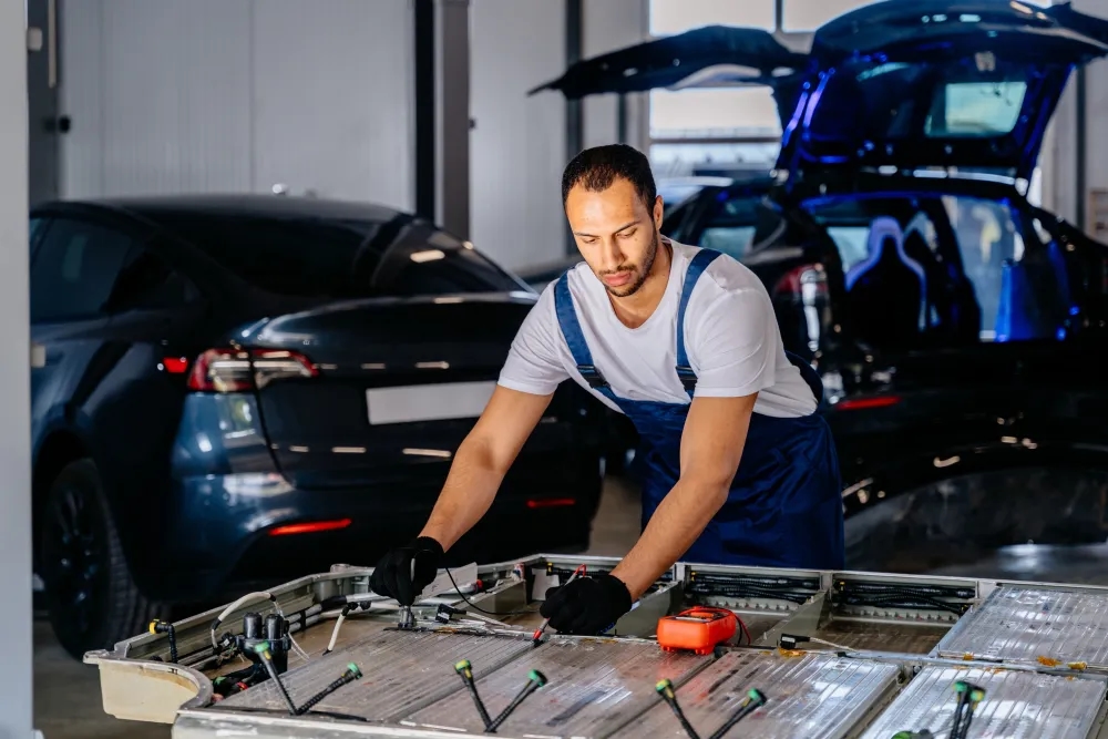 Electric Vehicle (EV) Technician
