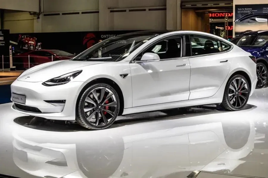 Tesla_Model_3