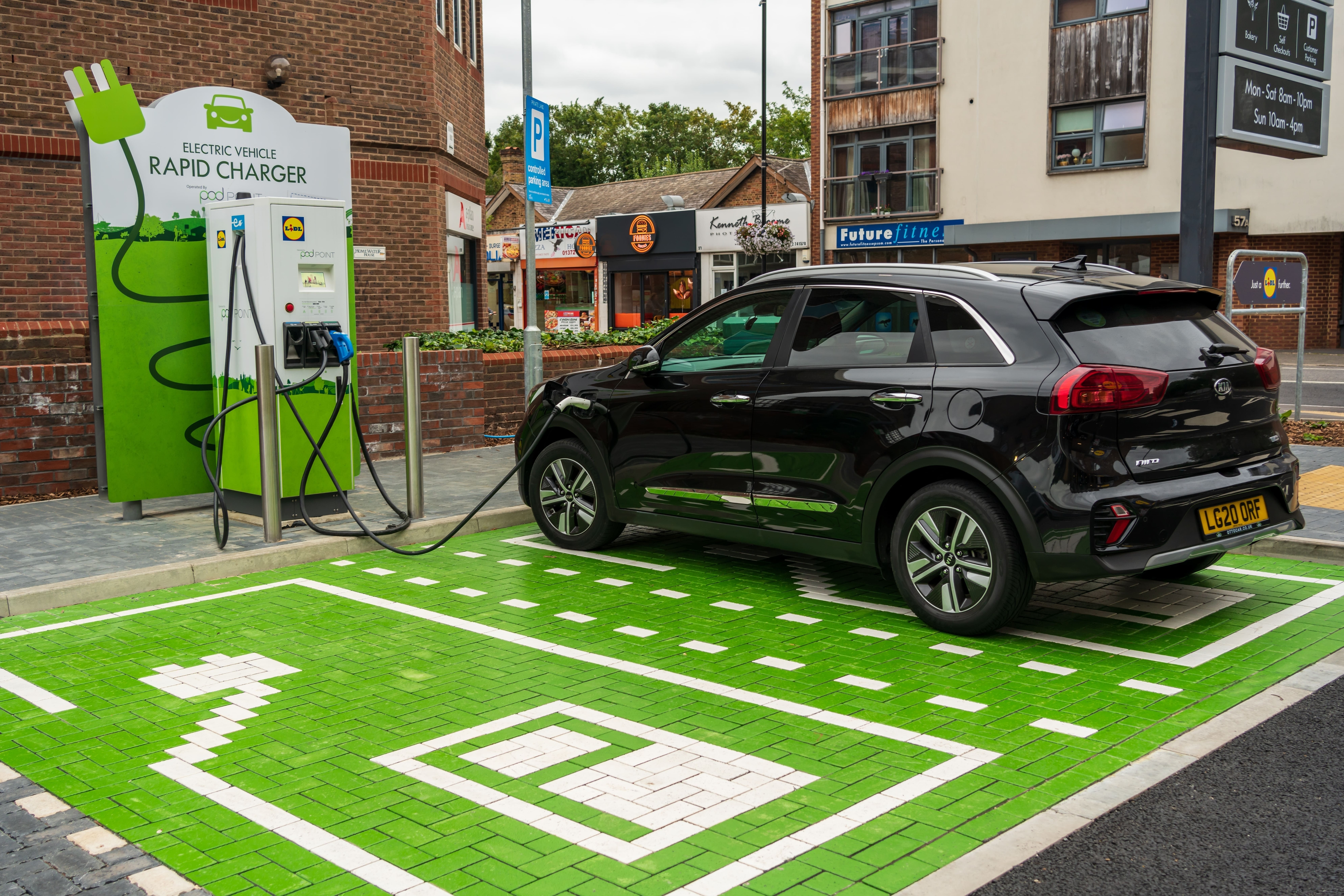 Car fast charging UK