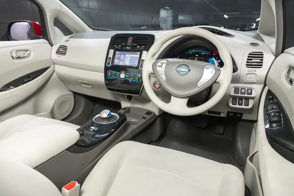 nissan leaf interior.webp