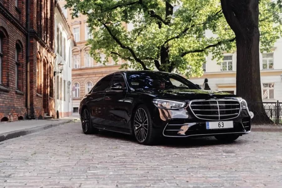 Mercedes_Benz_S_Class