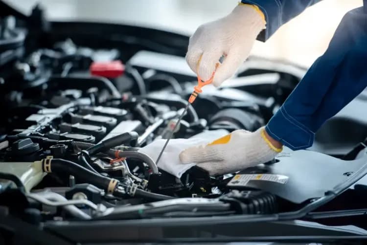 6 Clear Signs of Low Engine Oil You Shouldn’t Ignore