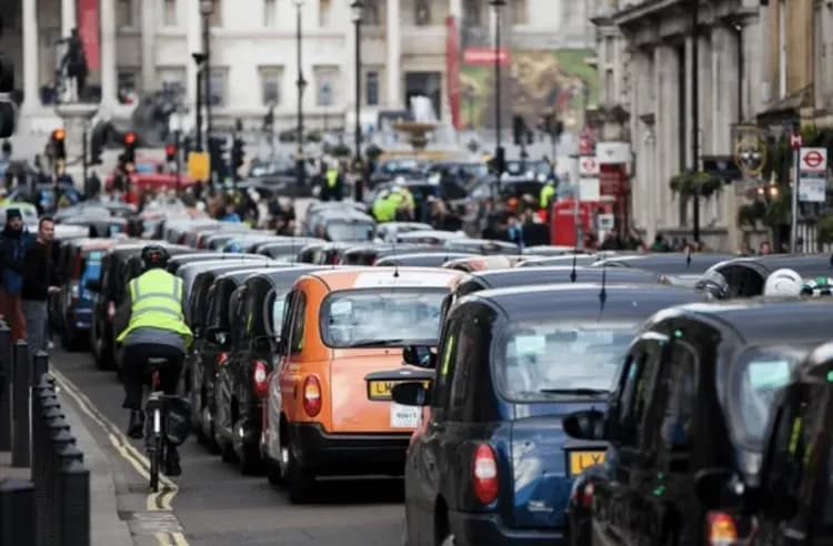 How Much Does It Cost to Become a Taxi Driver in the UK?