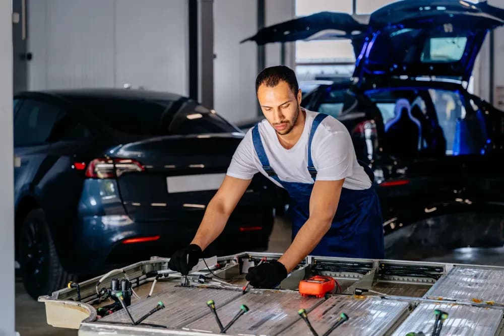 Electric Vehicle (EV) Technician.webp